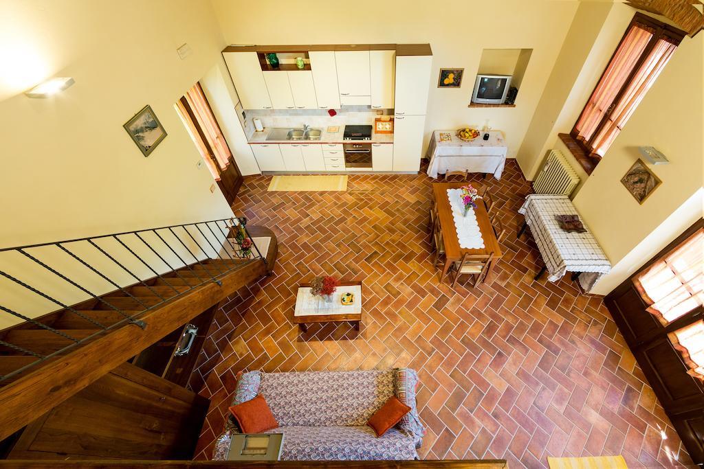 Casale Vacanze Il Granaio Cortona Ruang foto